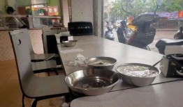 网友爆料玉林早餐店视频,传统美食魅力四溢，网友热议
