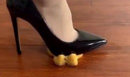 扔高跟鞋爆料视频大全,揭秘时尚界的另类潮流